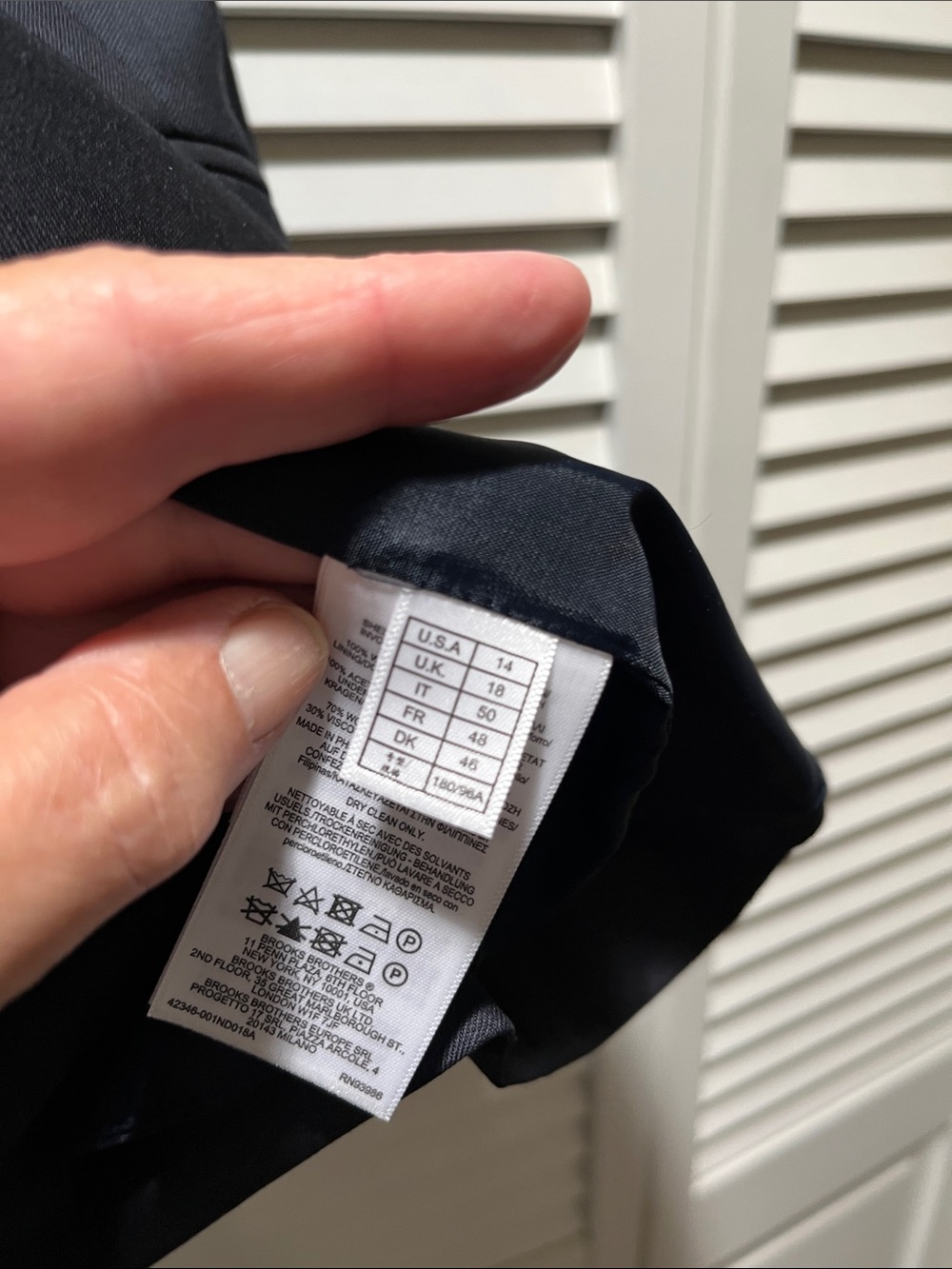 Brooks Brothers Navy Blazer with Gold Embroidered Label - Picture 7 of 7